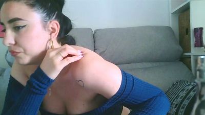 LeilaCG28 live cam on Cam4