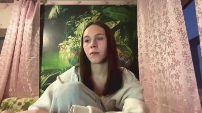 LeishaGrueber live cam on Cam4