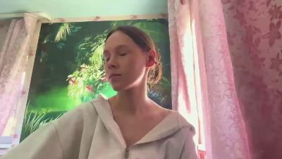 LeishaGrueber live cam on Cam4