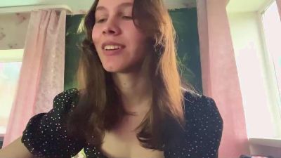 LeishaGrueber live cam on Cam4