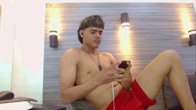 Lelehott01 live cam on Cam4