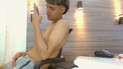 Lelehott01 live cam on Cam4