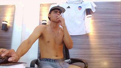 Lelehott01 live cam on Cam4
