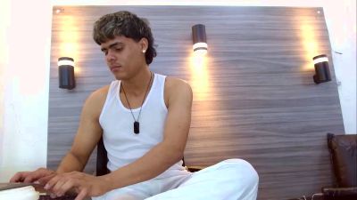 Lelehott01 live cam on Cam4