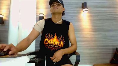 Lelehott01 live cam on Cam4