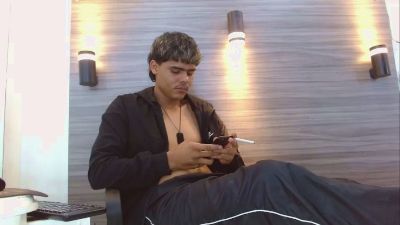 Lelehott01 live cam on Cam4