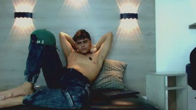 Lelehott01 live cam on Cam4