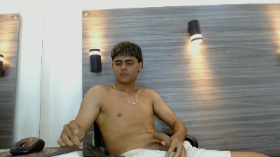 Lelehott01 live cam on Cam4