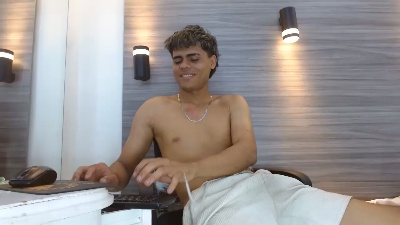 Lelehott01 live cam on Cam4
