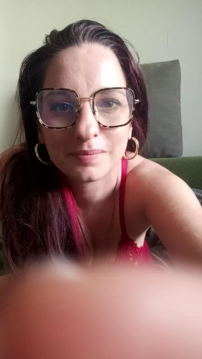 Lenaaahot live cam on Cam4