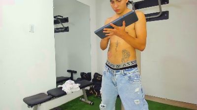 Leo_Royce live cam on Cam4