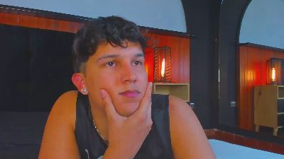 Leo_Savage live cam on Cam4