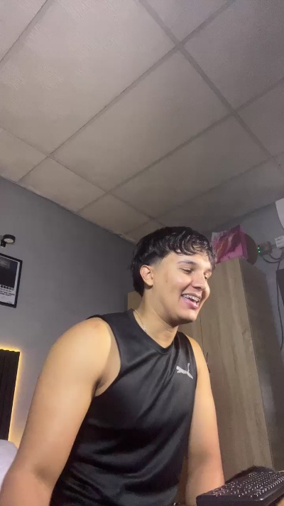 Leo_Savage live cam on Cam4