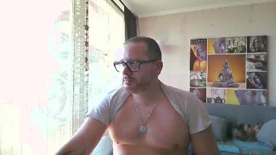 LeonInde live cam on Cam4
