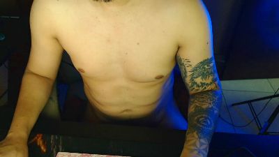 LeonJ92 live cam on Cam4