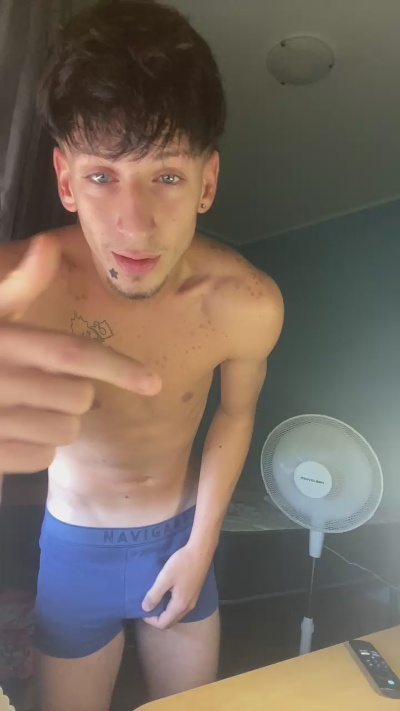 Leonardo250606 live cam on Cam4