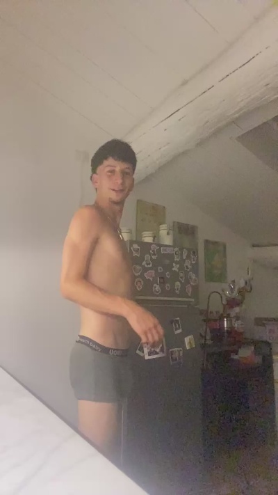Leonardo250606 live cam on Cam4