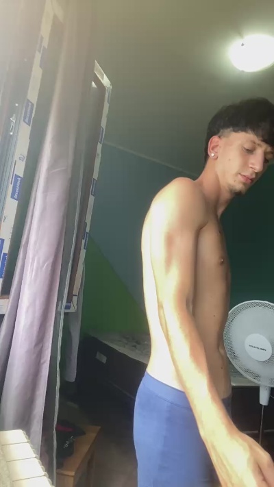 Leonardo250606 live cam on Cam4