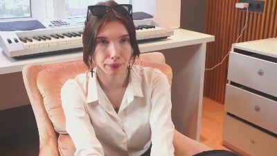 LeonidaYilma live cam on Cam4