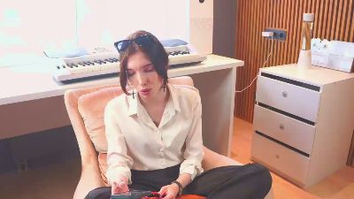 LeonidaYilma live cam on Cam4
