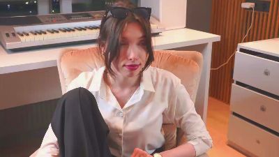 LeonidaYilma live cam on Cam4
