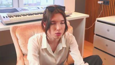 LeonidaYilma live cam on Cam4