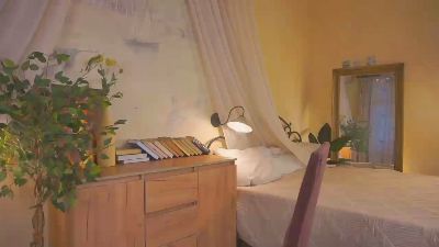 LeonidaYilma live cam on Cam4