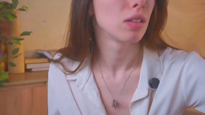 LeonidaYilma live cam on Cam4