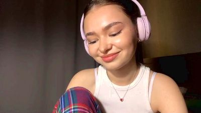 LeonilaAyo live cam on Cam4