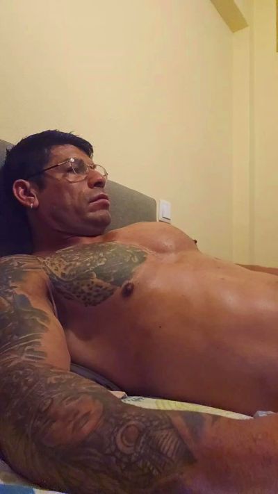 Leonsalvajexxx live cam on Cam4