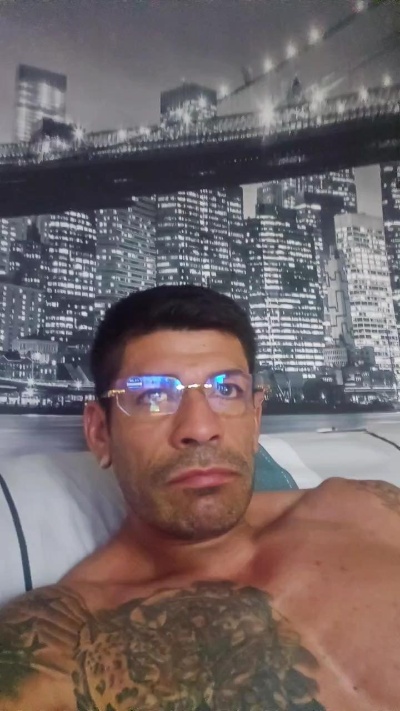 Leonsalvajexxx live cam on Cam4