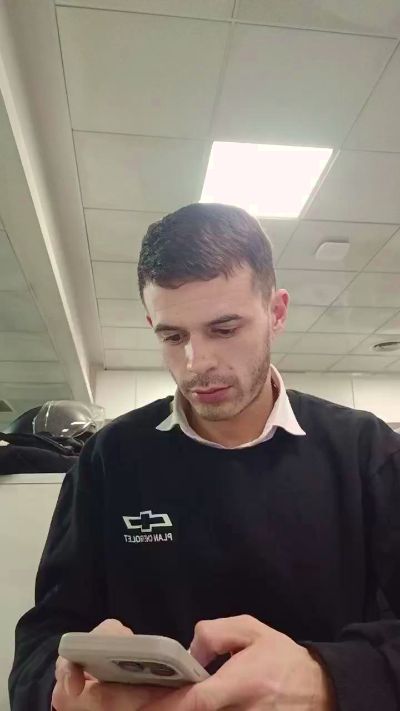 Leoo2277 live cam on Cam4