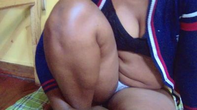 Lesly003 live cam on Cam4