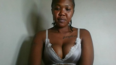 Letitia95 live cam on Cam4