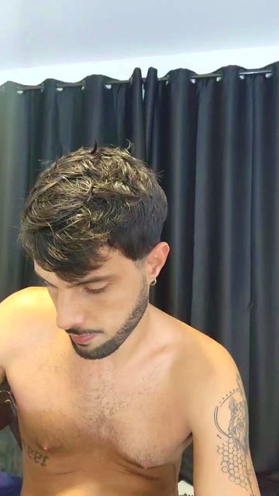 Levi_Henrique live cam on Cam4