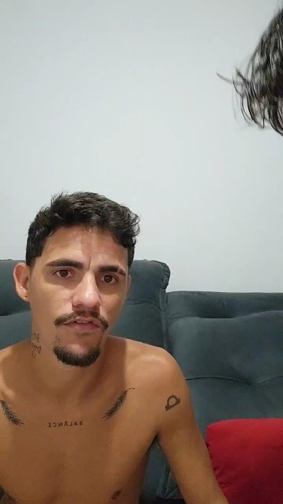 Levi_Henrique live cam on Cam4