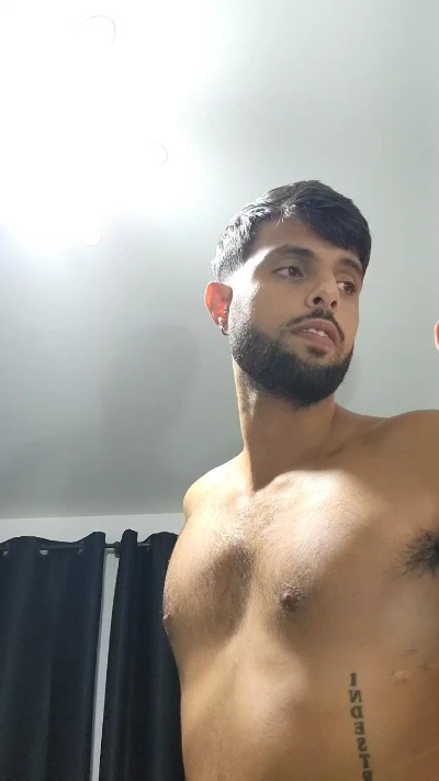 Levi_Henrique live cam on Cam4