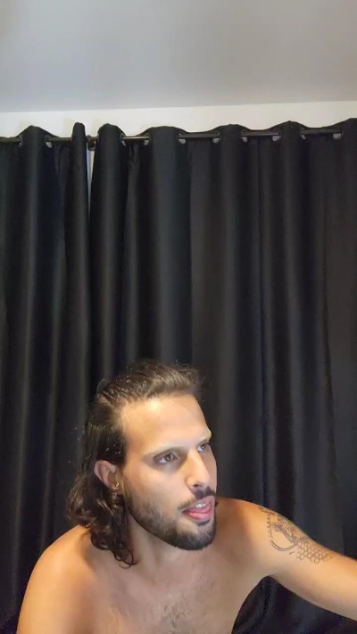 Levi_Henrique live cam on Cam4