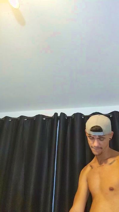 Levi_Henrique live cam on Cam4