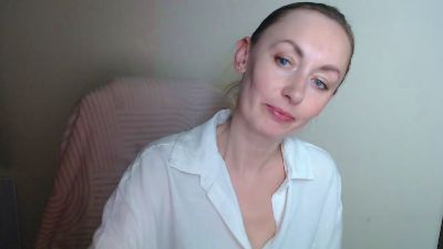 LiaHearts_ live cam on Cam4