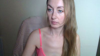 LiaHearts_ live cam on Cam4