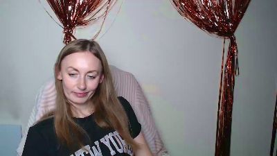 LiaHearts_ live cam on Cam4
