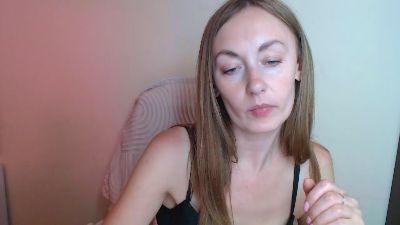 LiaHearts_ live cam on Cam4