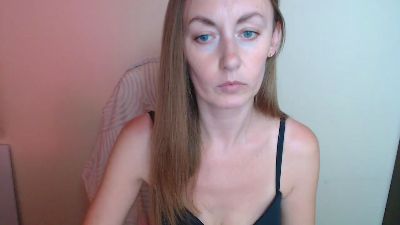 LiaHearts_ live cam on Cam4