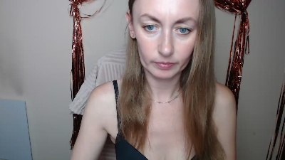 LiaHearts_ live cam on Cam4