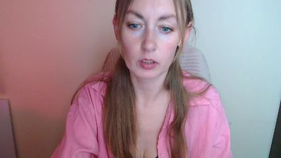 LiaHearts_ live cam on Cam4