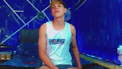 LiamScottt live cam on Cam4