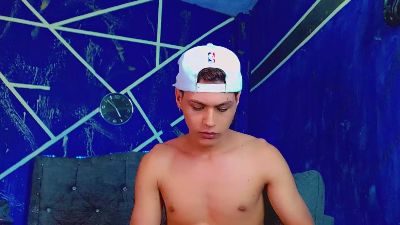 LiamScottt live cam on Cam4