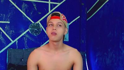 LiamScottt live cam on Cam4