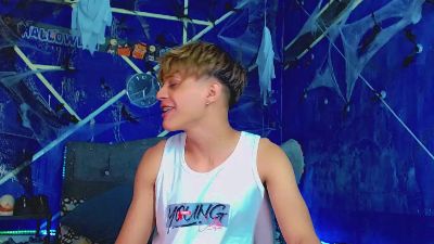 LiamScottt live cam on Cam4